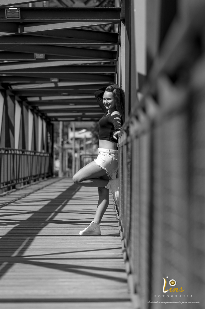 debutante posando em ponte em guararema