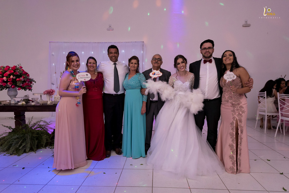 Foto com todos os familiares do Casal. Final de festa e todos na balada