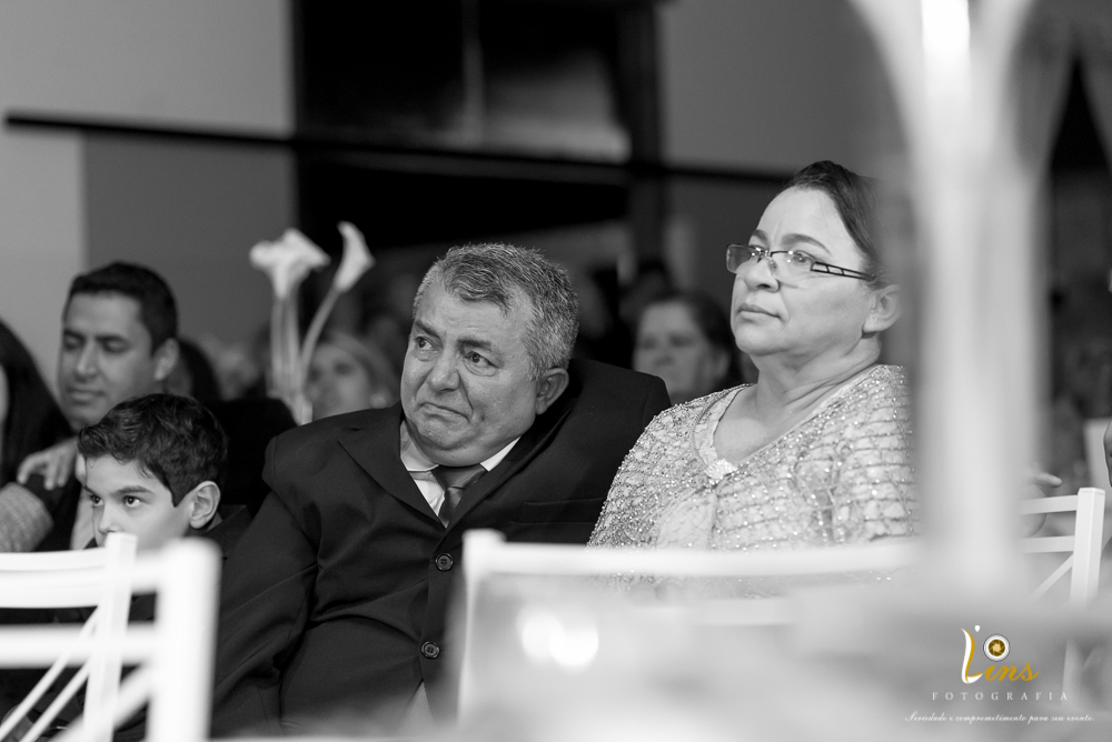 esposo muito emocionado na retrospectiva bodas de prata