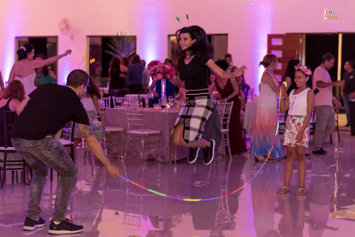 convidados se divertem em brincadeira em salão festas na mansão dol ago em guarulhos 