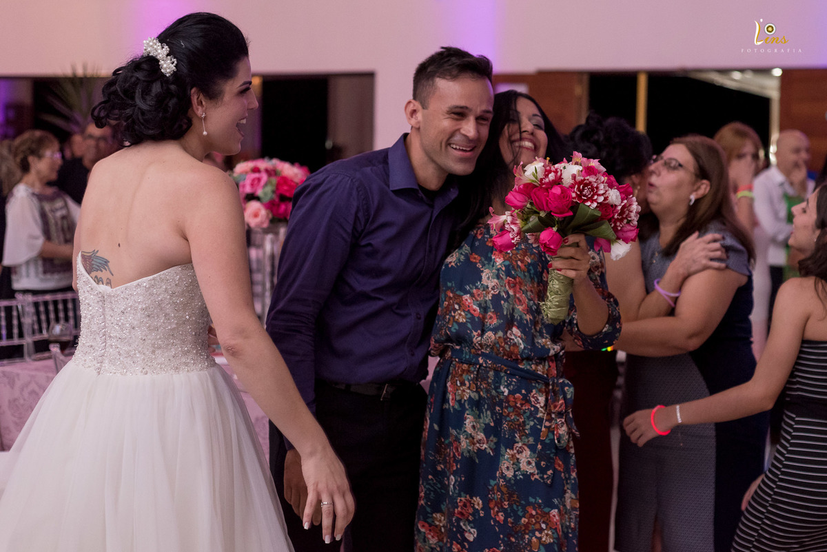 momento do buquê em salão para festas de casamento em guarulhos 