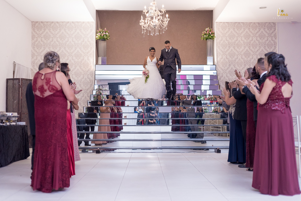 festa de casamento Buffet Europa,entrada dos noivos no salão de festas, fotografo de casamento em guarulhos