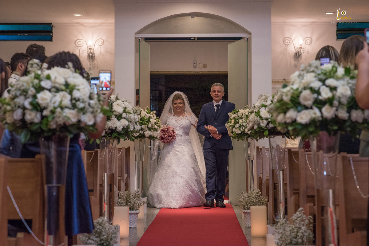 entrada da noiva na igreja , fotografo de casamento em guarulhos