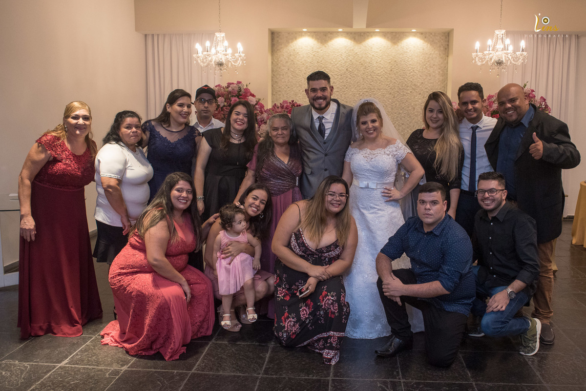 fotos dos noivos com amigos , fotografo de casamento em guarulhos