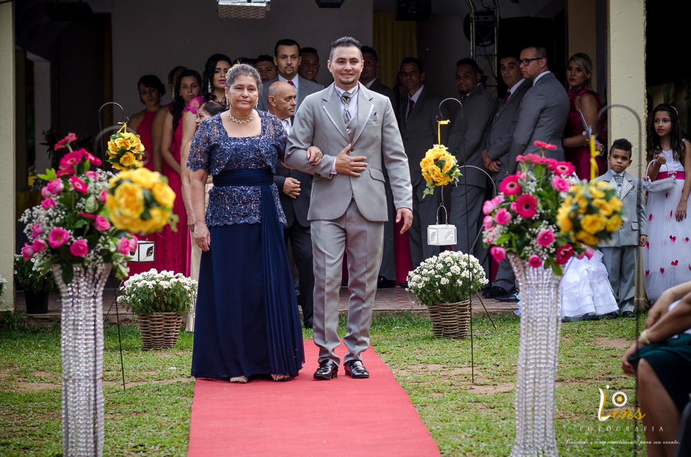 entrada do noivo em casamento