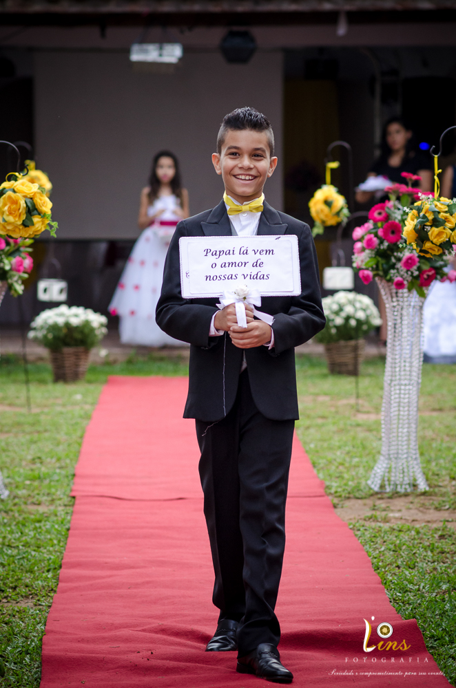 plaquinhas com indicações da chegada da noiva