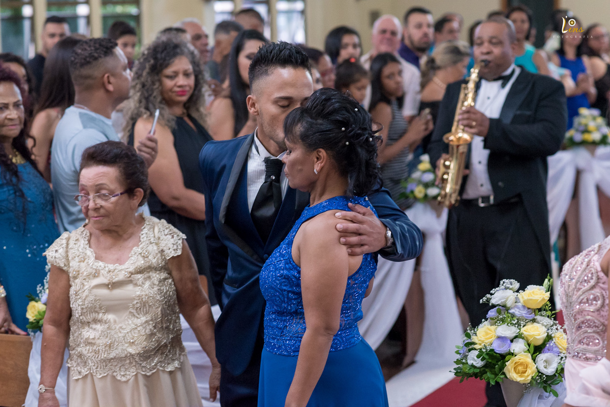 noivo beijando a mãe,casamento em guarulhos,fotografo de casamento em guarulhos
