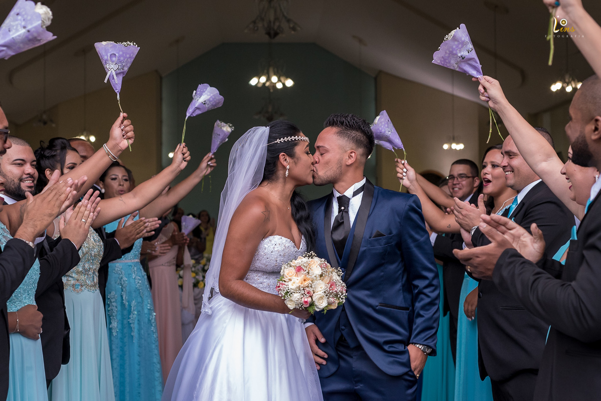 beijo dos noivos,fotografo de casamento em guarulhos, casamento em igreja católica guarulhos, paroquia nossa senhora de fatima guarulhos