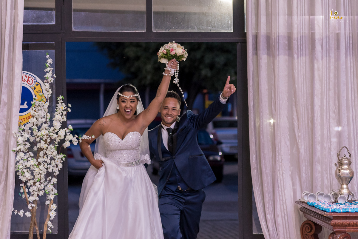 entrada dos noivos no salão, festa de casamento em guarulhos,fotografo de casamento em guarulhos