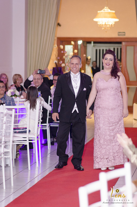 entrada dos pais da debutante na festa