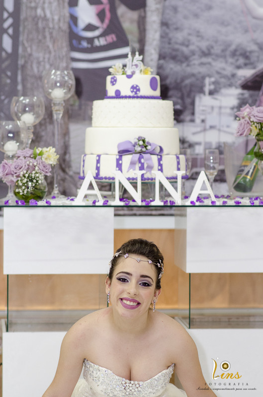 debutante vestido branco curto mesa do bolo