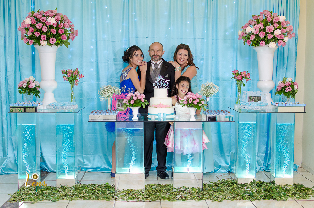 debutante com sua familia mesa do bolo