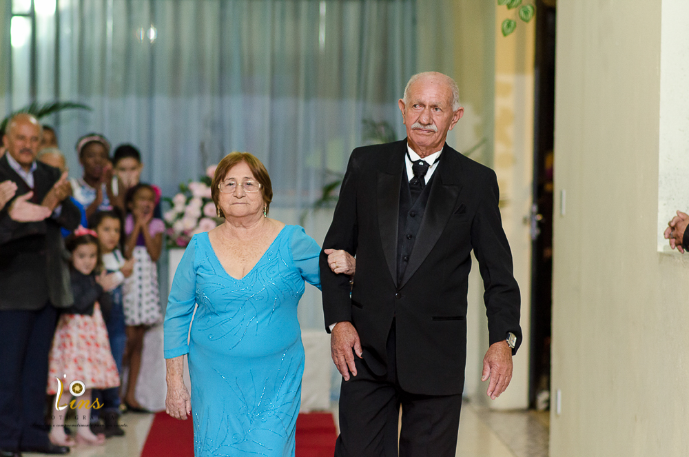 entrada doa avós da debutante na festa