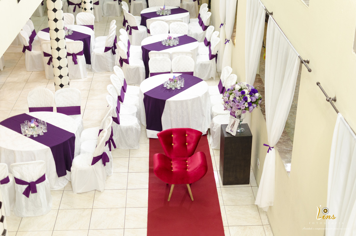 cadeira da debutante vermelha