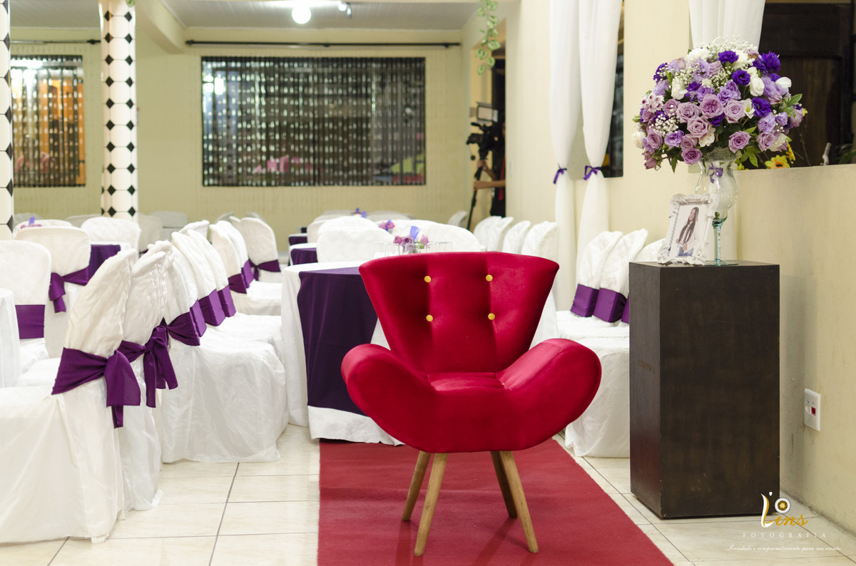 cadeira da debutante vermelha