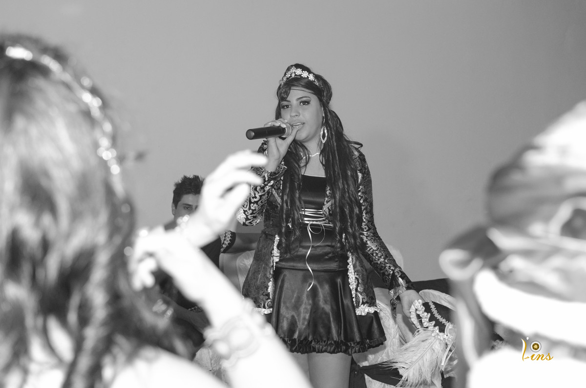 debutante festa fantasia falando