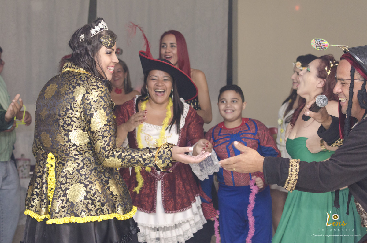 debutante e seus amigos festa fantasia