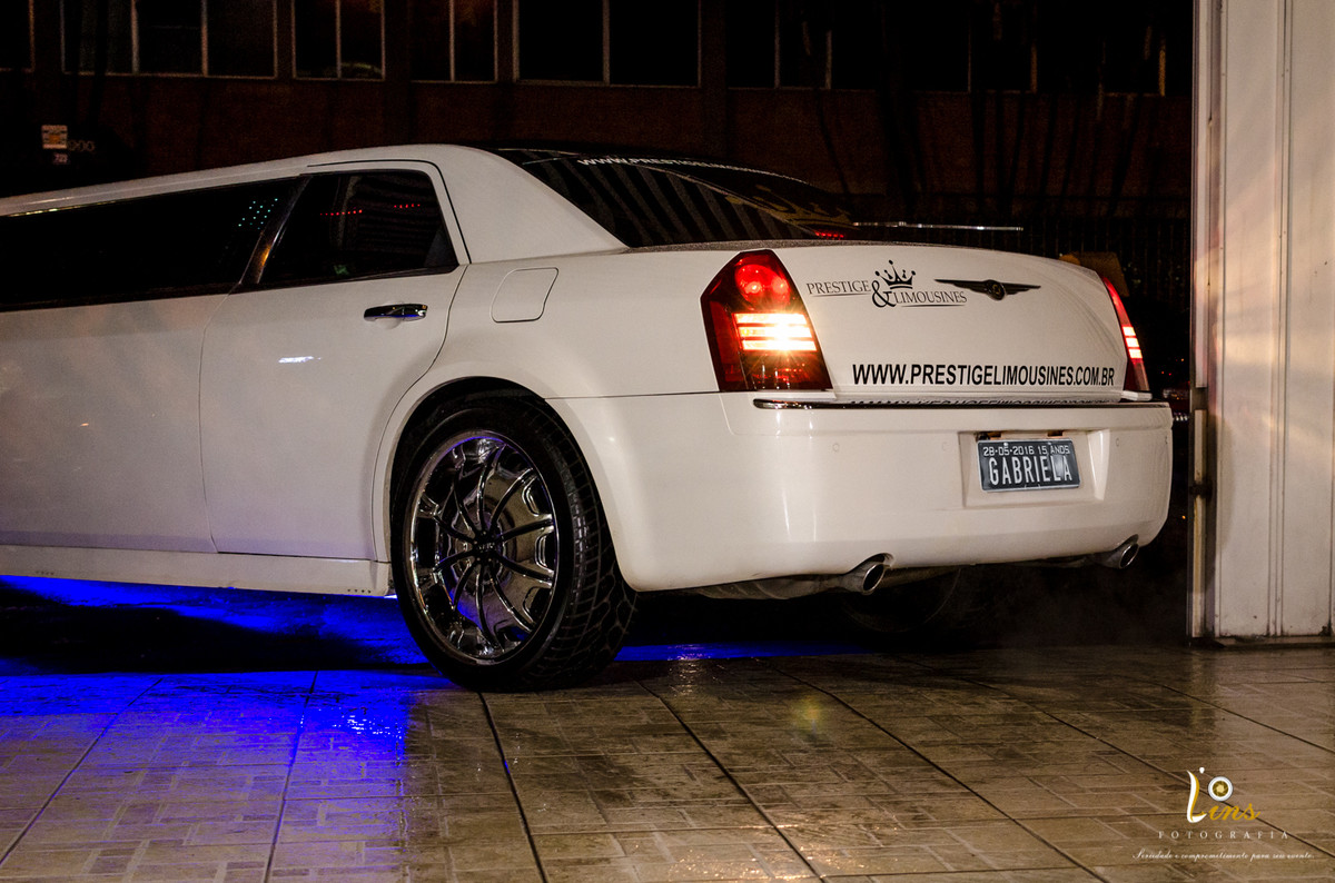 debutante indo para festa em limosine