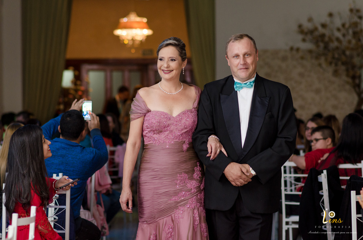 entrada dos pais de debutante na festa
