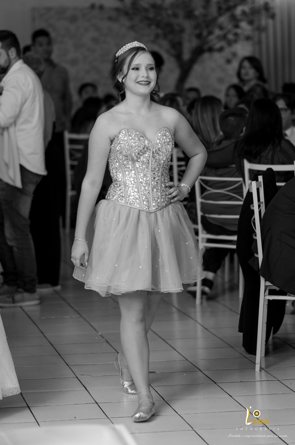 debutante vestido curto com brilho na festa