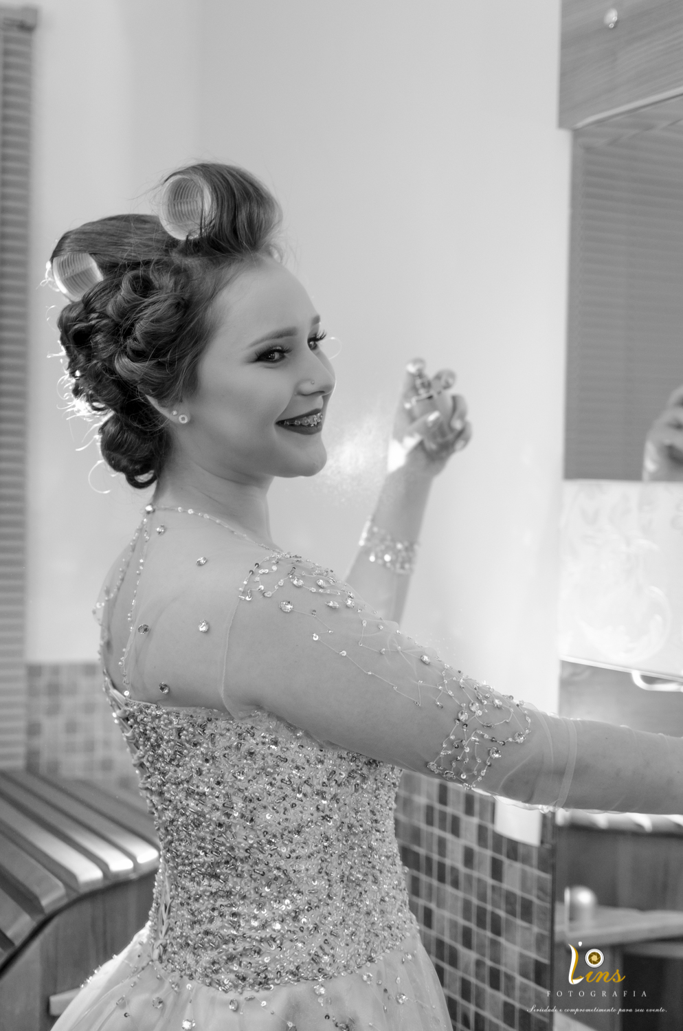 debutante em making of com vestido