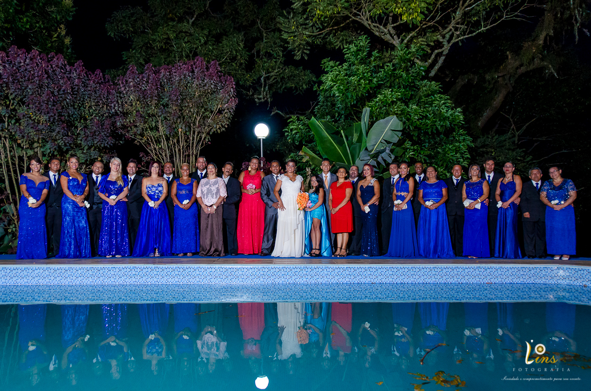 foto dos padrinhos na piscina