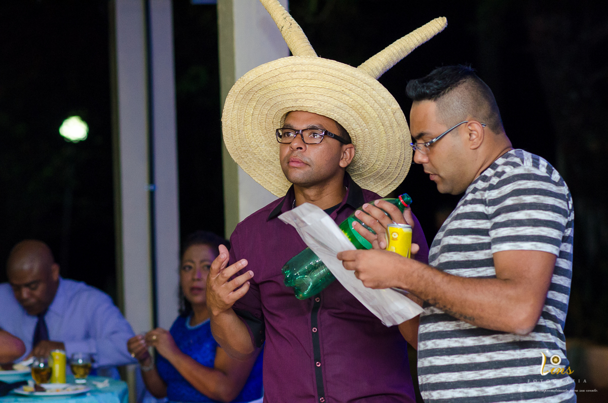 convidado destraído no momento da gravatinha