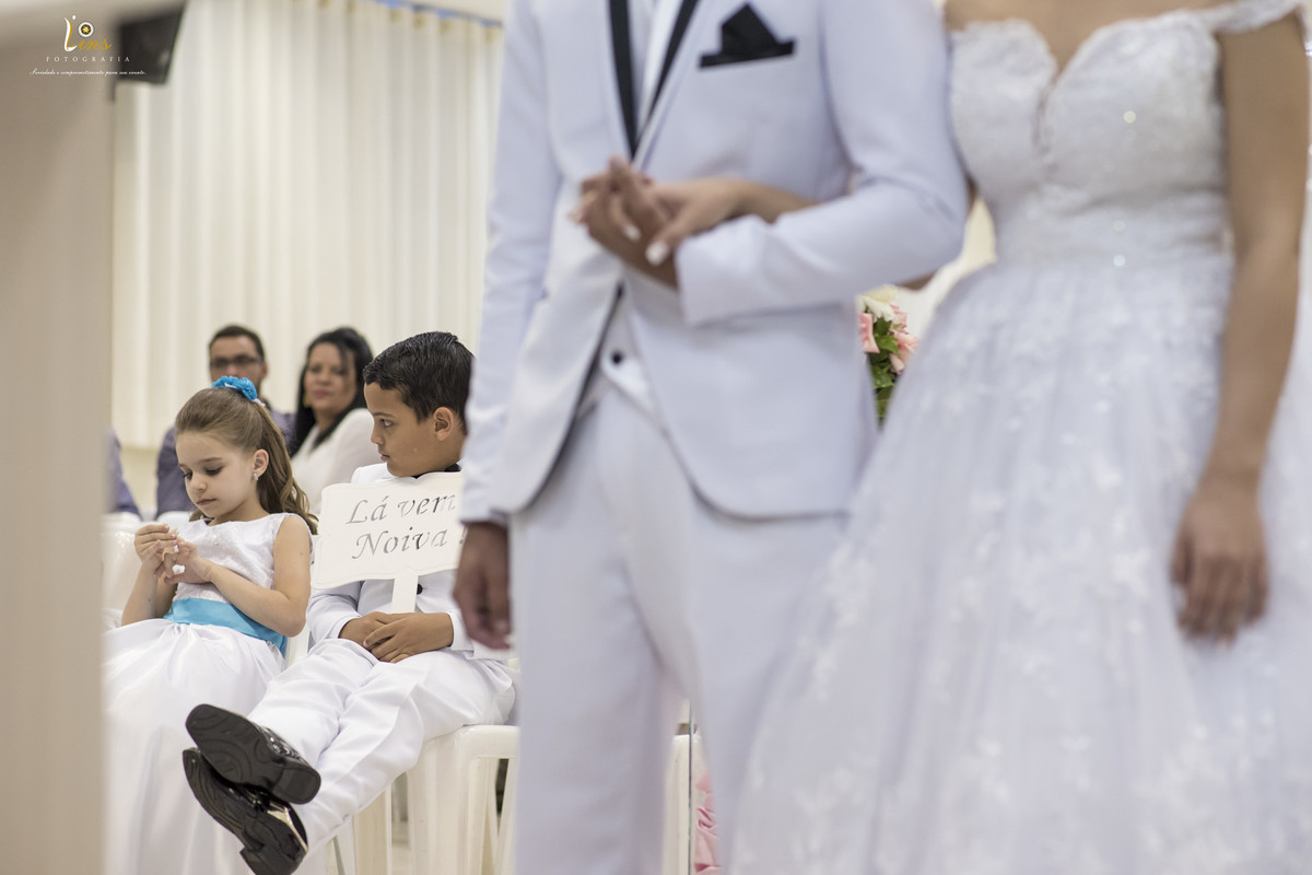 noivinhos conversando na cerimonia