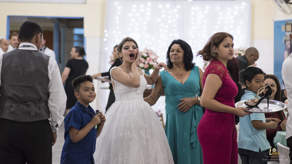 noiva se divertindo na retrospectiva