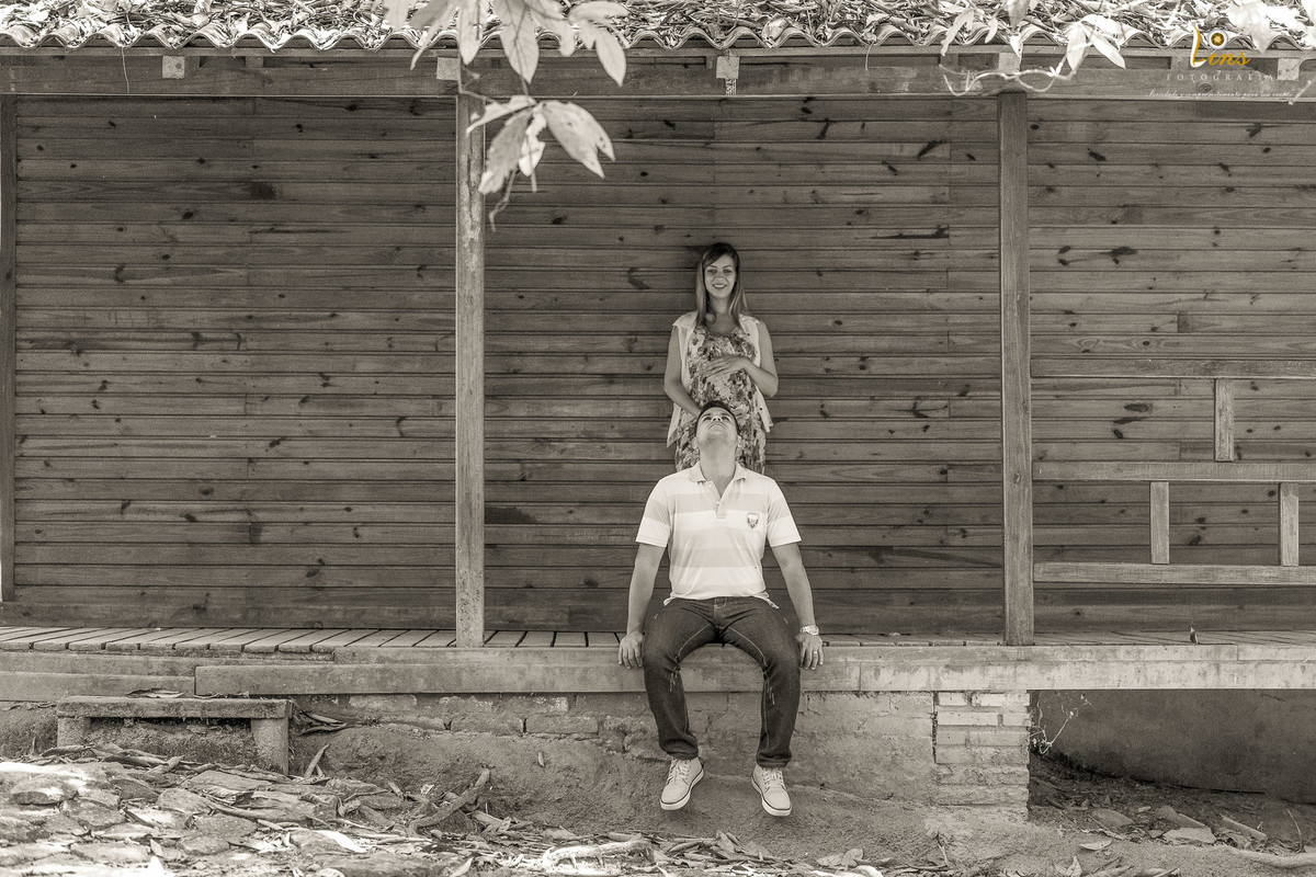 marido olhando para gestante