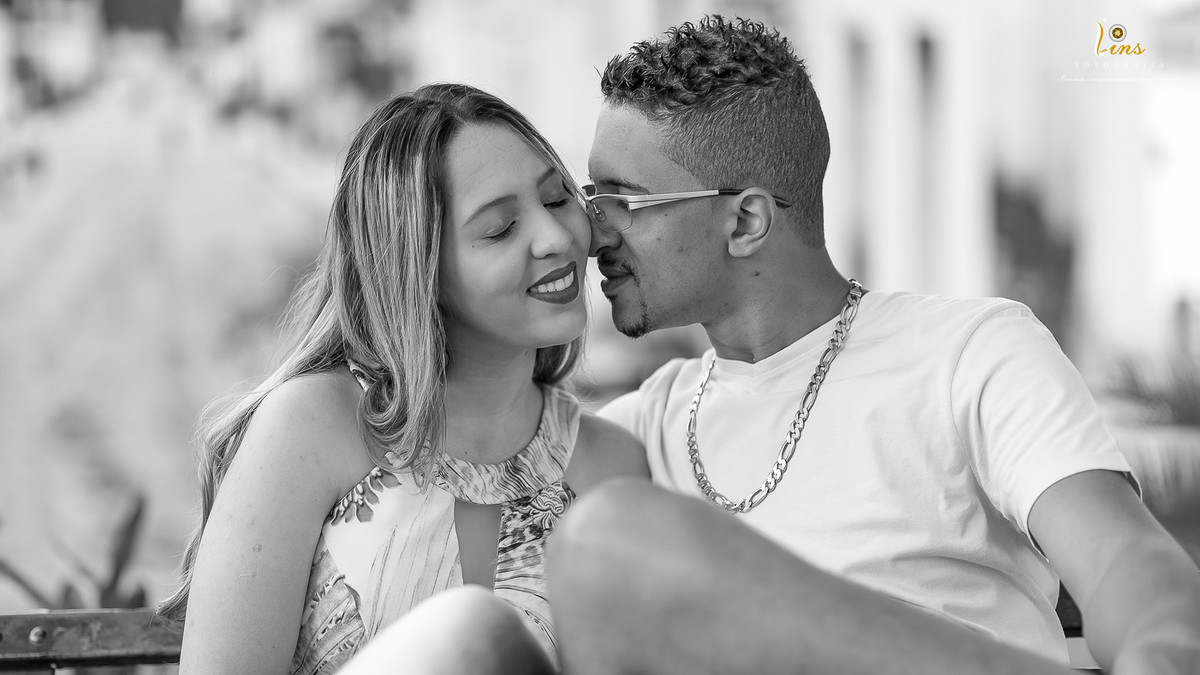 noivos fazendo carinho