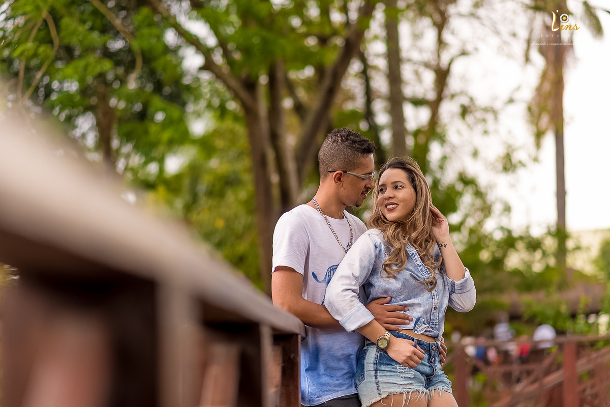 noiva olhando para o noivo