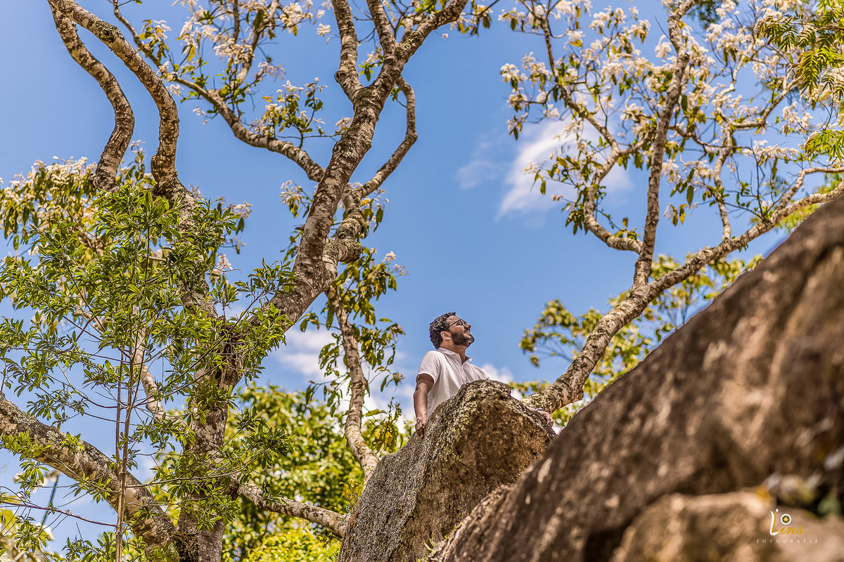 noivo posando para foto