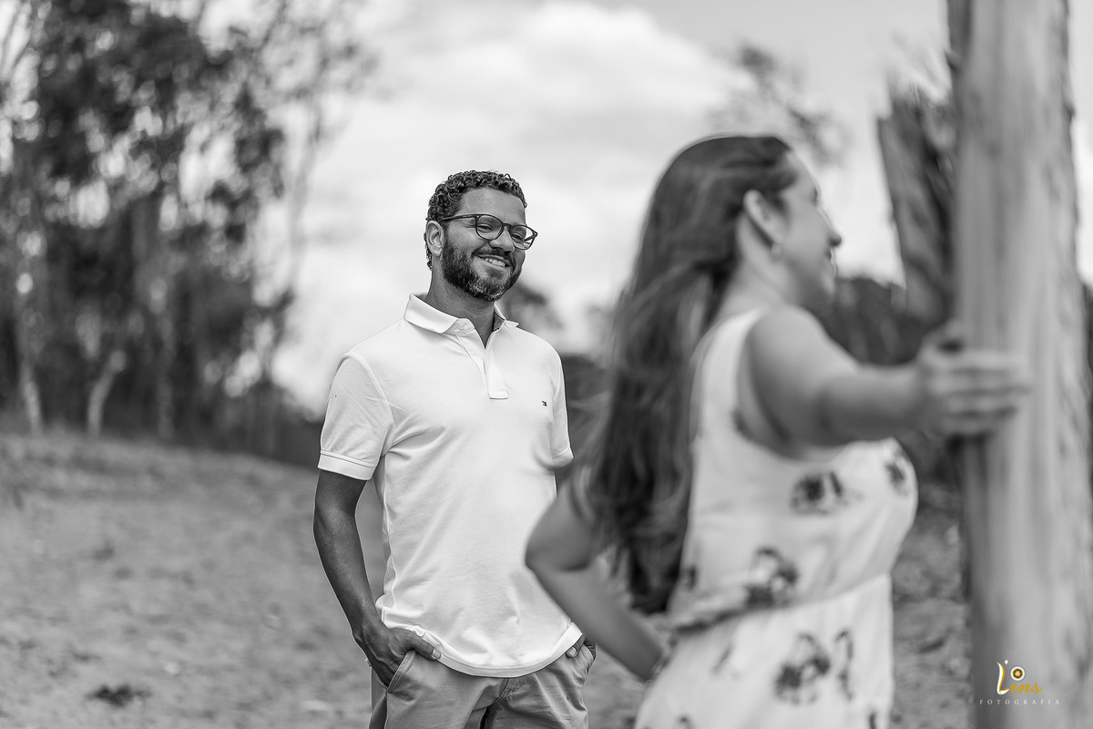 noivo admirando sua noiva