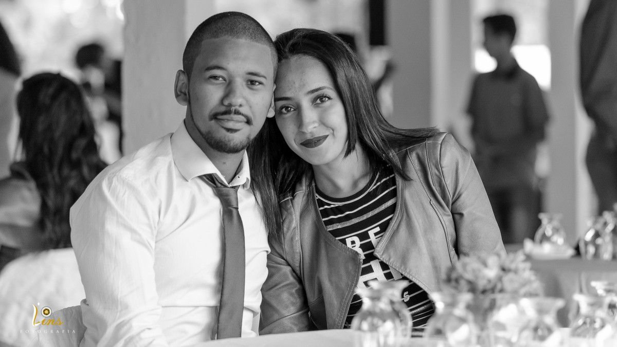 casal posando para foto