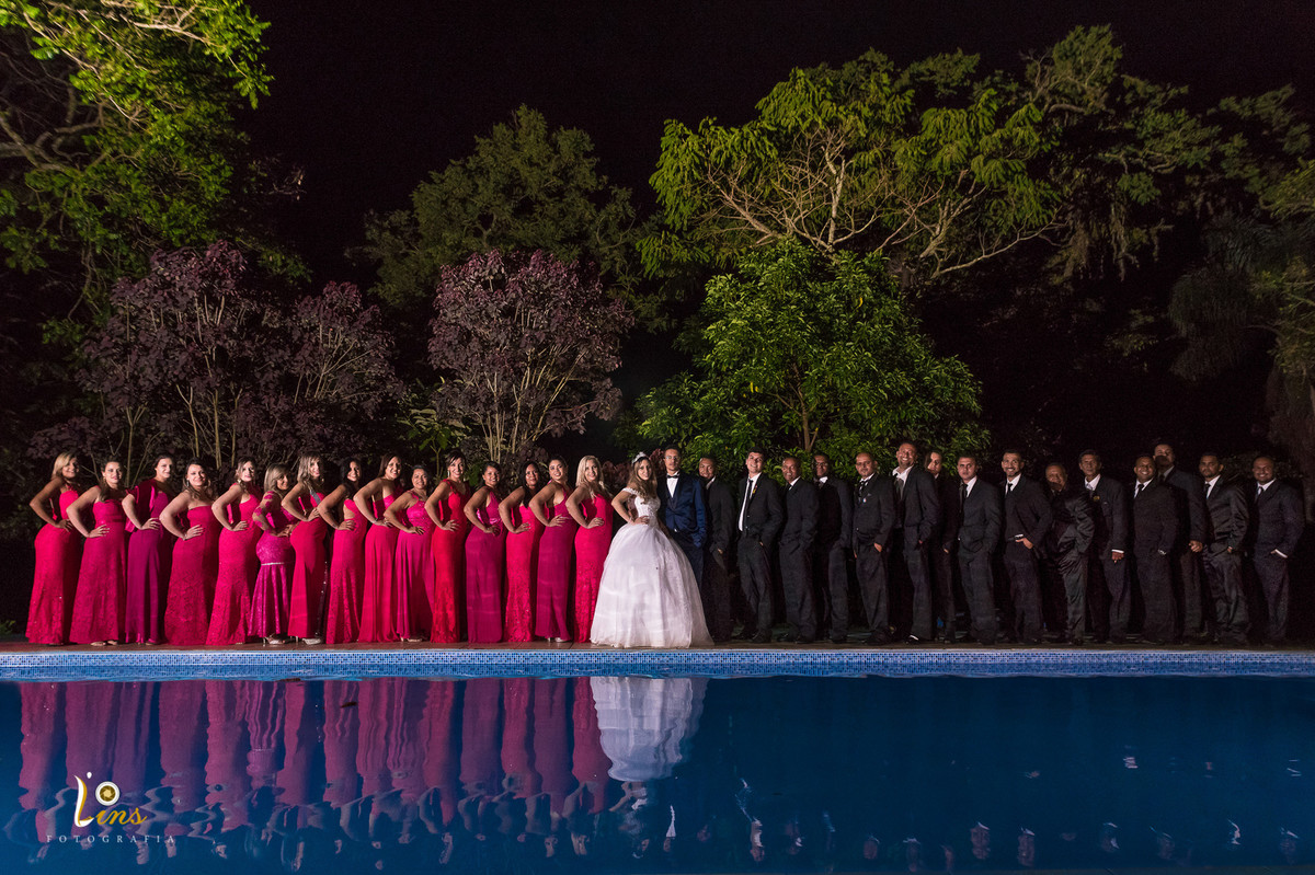 foto dos padrinhos na piscina