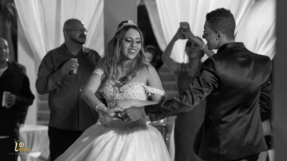 casal em sua primeira dança