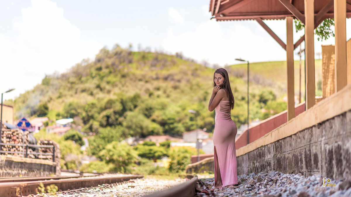 andando no trilho e olhando pra trás