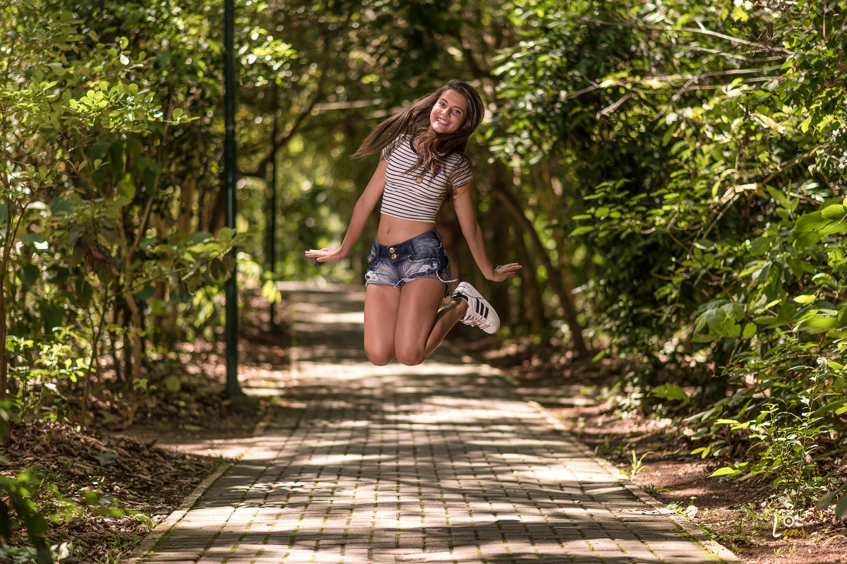 15 anos sorrindo e pulando