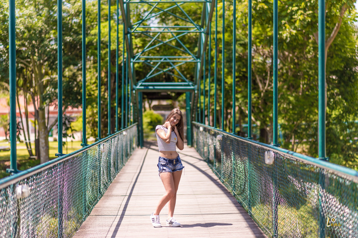ponte de guararema ilha grande foto com mão no pescoço