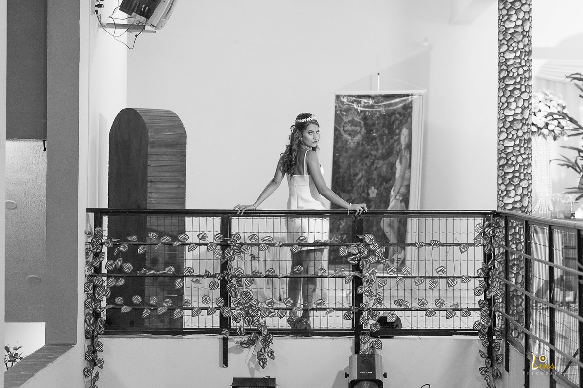 foto tira do outro lado do salão