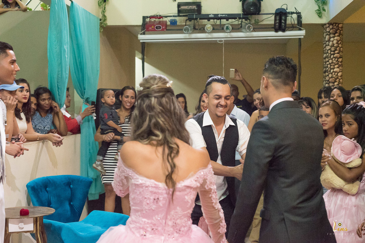 padrinho tira afilhada para dançar a ultima valsa