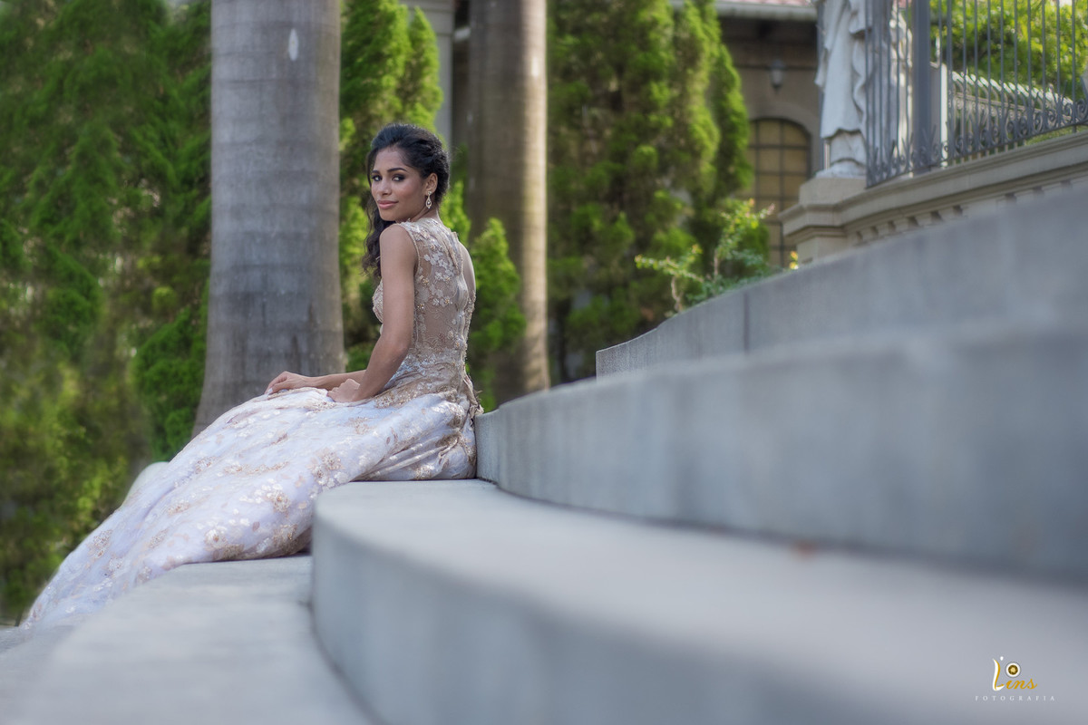 noiva na escada igreja nossa senhora do Brasil