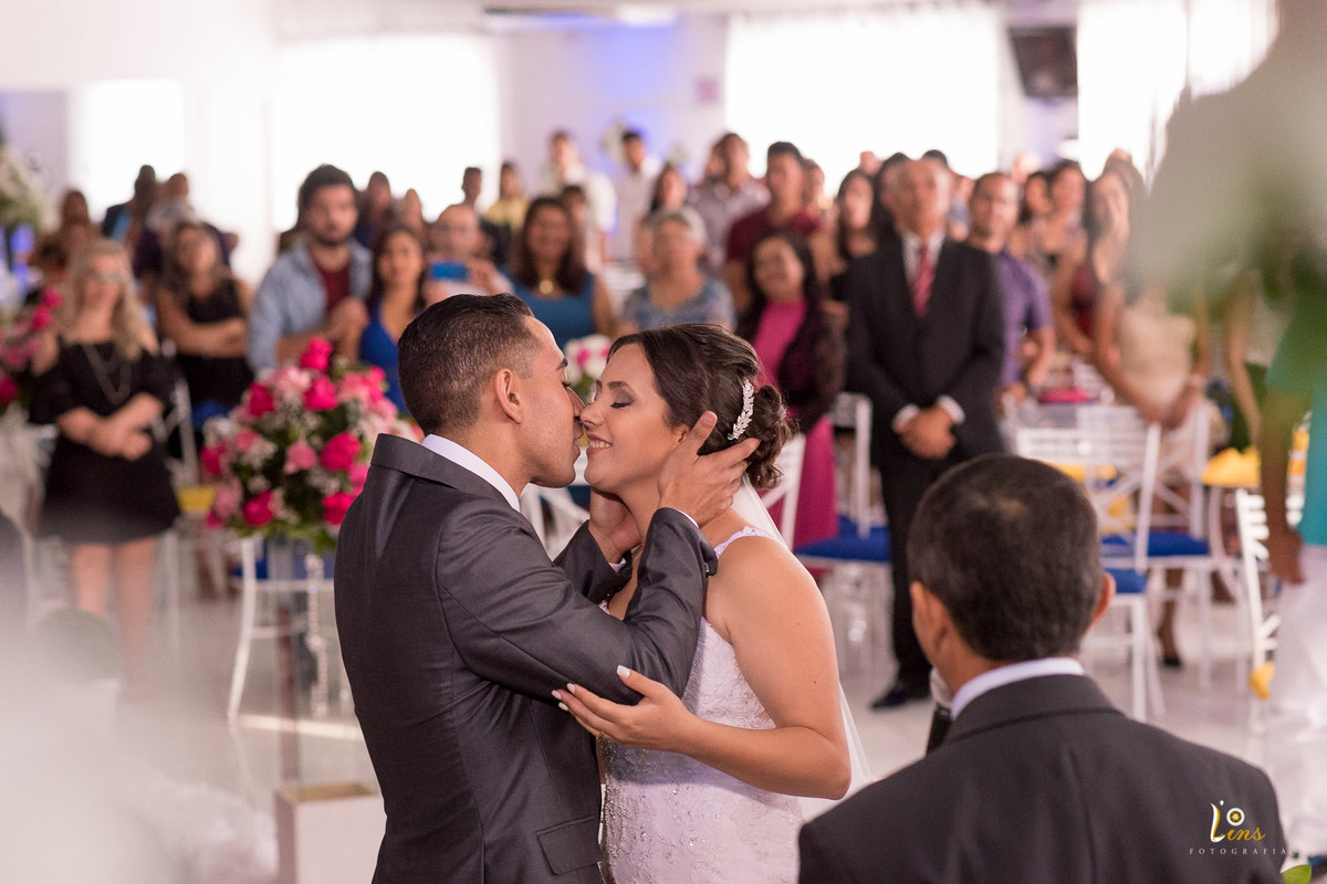 grande momento beijo do casal, fotografo de casamento em guarulhos