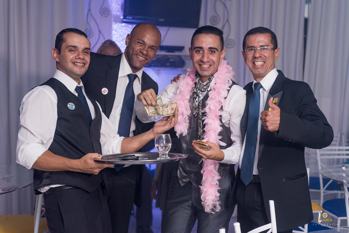 gravata do noivo teve até dólar, fotografo de casamento em guarulhos