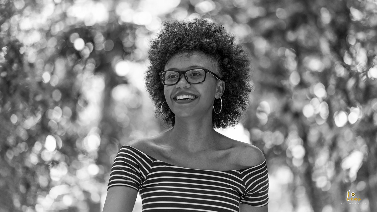 debutante sorrindo no ensaio externo