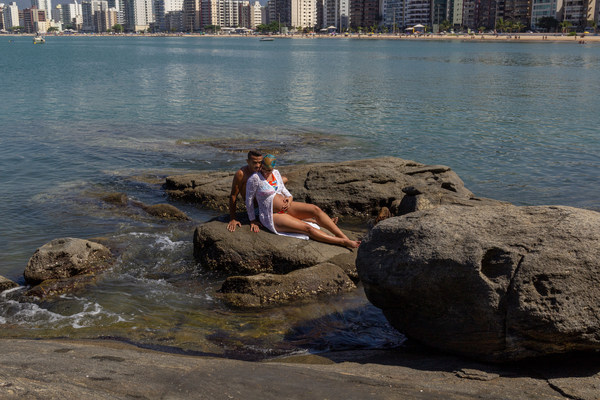 Adriana e Gabriel à espera de Benjamim por Cristiane Libardi em Guarapari/ES