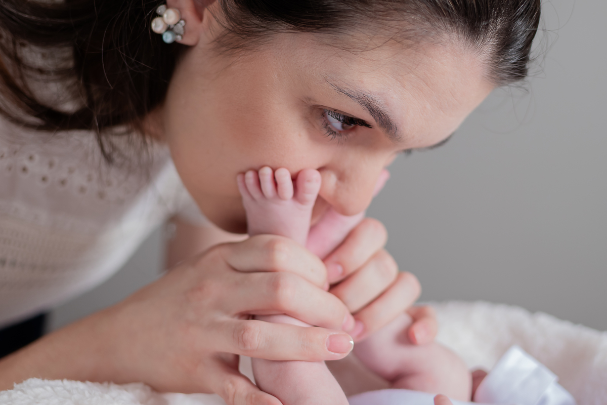 carinho_mãe_ensaio_newborn