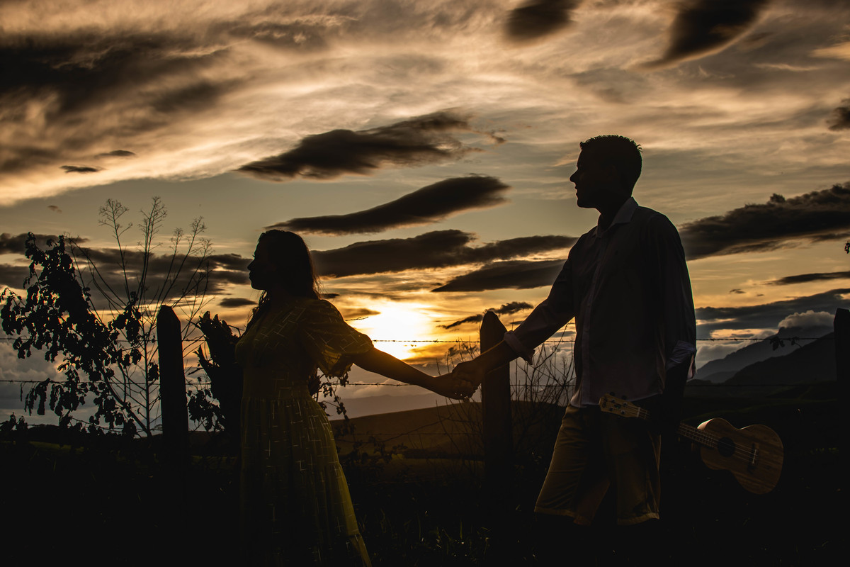 silhueta no por do sol 