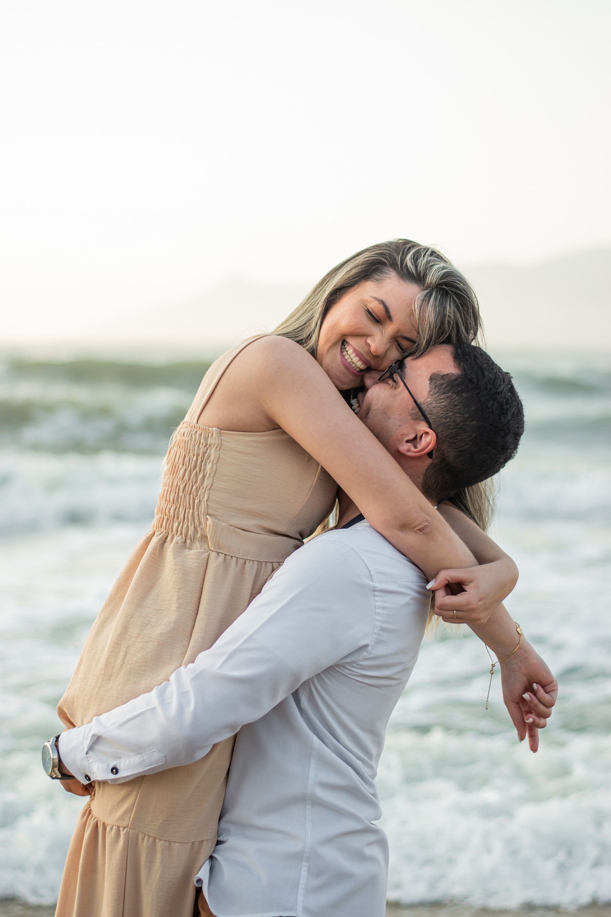 cabelo loiro na praia 